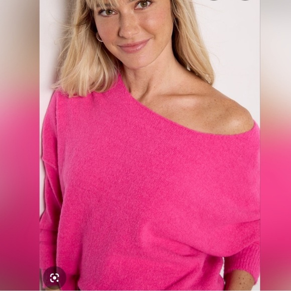 Evereve Rochelle Off Shoulder Pullover Sweater Fushia Pink Medium Relaxed Soft - Picture 4 of 16